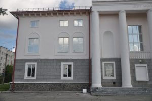 Мы остеклили фасад и установили пластиковые окна в ДК «Металлургов»